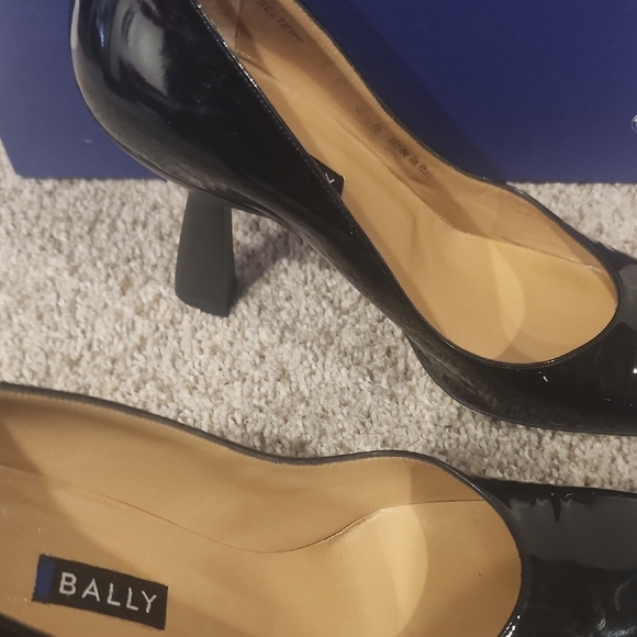 Bally Women's Shiny Black Heels - Picture 9 of 10